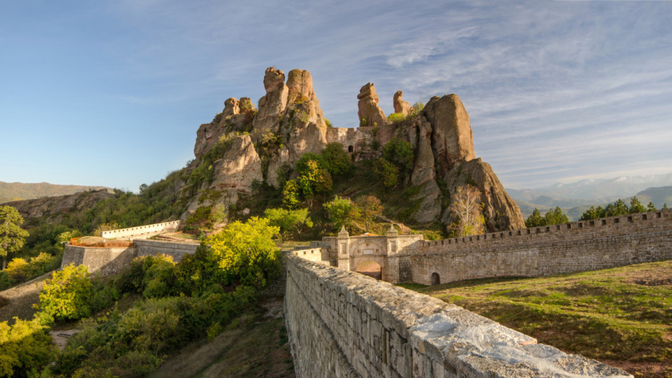 Чудо! Мъск се впечатли от Белоградчишките скали, видя фентъзи игра | StandartNews.com