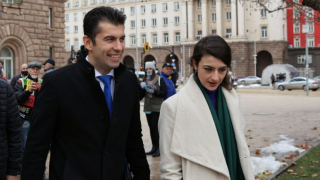 Кирил в паника за Джемкорп, Лена влюбена на купон (СНИМКИ)