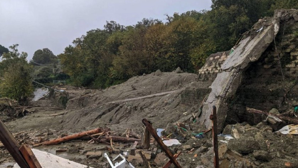 Българка изчезна в калния апокалипсис на остров Иския | StandartNews.com