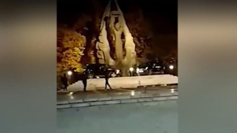 Безумно обяснение за джиповете на паметника на Съединението | StandartNews.com