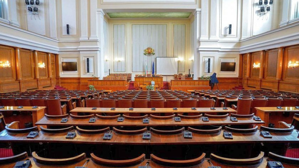 Парламентът обсъжда спорно законодателство | StandartNews.com