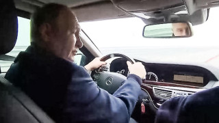 Каква кола избра Путин, за да мине по Кримския мост