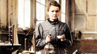 Мария Кюри оживява в биографичен роман