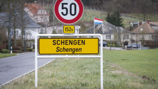 Защо Нидерландия и Австрия ни спряха за Шенген? Отговора от експерти