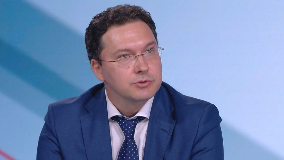 Даниел Митов закова пепетата! Сглобка с "Възраждане“ | StandartNews.com