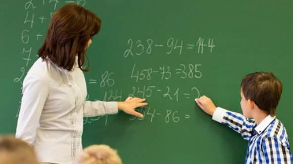 Учителите ни с най-ниски  заплати в Евросъюза | StandartNews.com