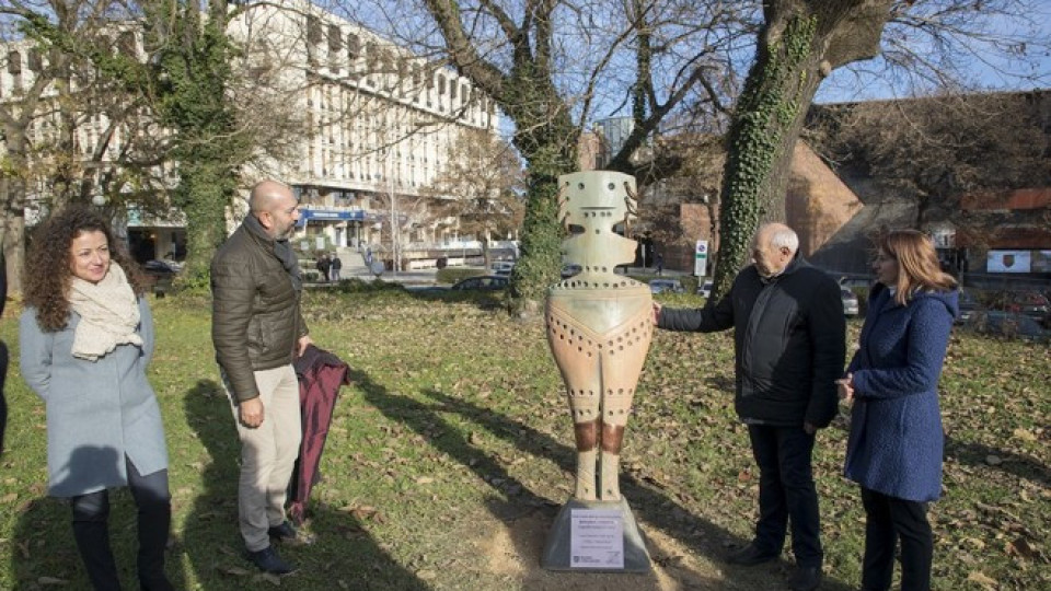 Пластики на праисторически фигури в старозагорски парк | StandartNews.com