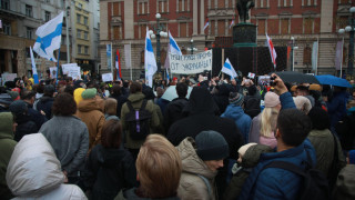 Протест срещу Путин в Сърбия, веят нови руски знамена