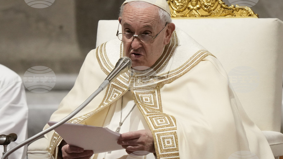 Първи думи от папа Франциск за отишлия си папа Бенедикт | StandartNews.com