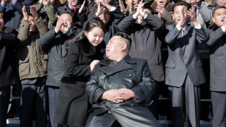 Ким Чен-ун с големи планове за дъщеря си. Коя е Джу Ае? (ПЪРВИ СНИМКИ)