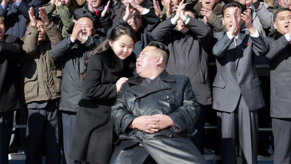Ким Чен-ун с големи планове за дъщеря си. Коя е Джу Ае? (ПЪРВИ СНИМКИ) | StandartNews.com