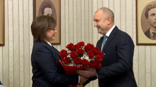 Червени рози и мандат за ЧРД на Нинова (ВИДЕО)