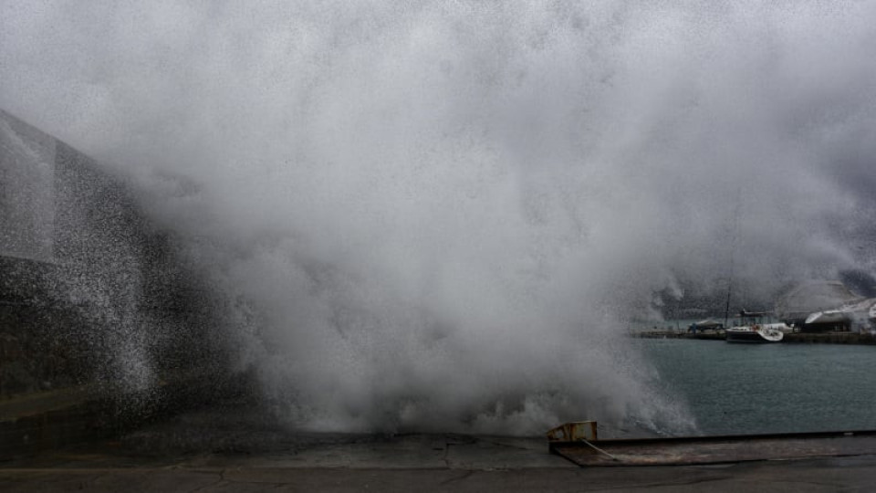 Морето се разбесня. Край Варна стана страшно (Зловещи снимки) | StandartNews.com