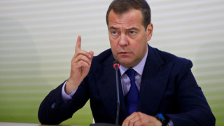 Играта загрубя! Медведев заплаши с ядрен удар Източна Европа