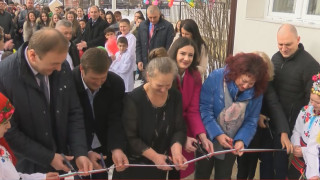 Небие Кабак зарадва децата в Побит камък. Силни думи