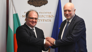 Минеков се пробва да уплаши новия министър