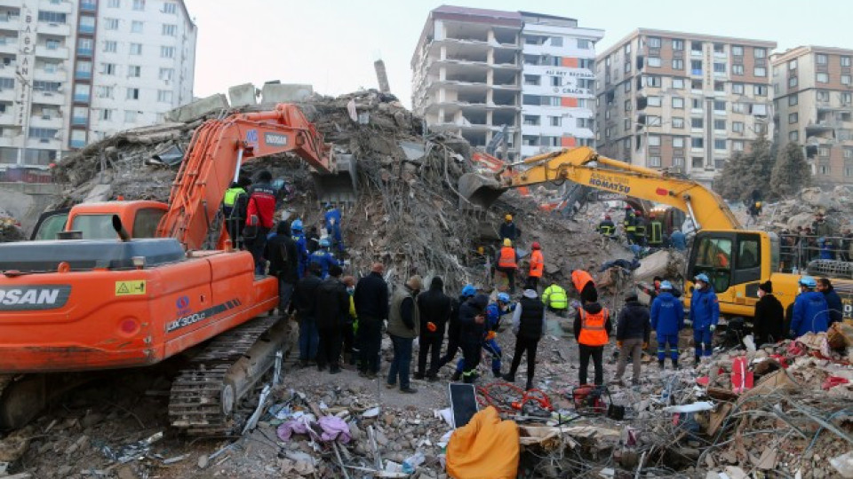 Наш хирург оперира под развалините в Турция. Разтърсващ разказ | StandartNews.com