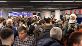 Хаос по летищата, хиляди пътници блокирани! Какво се случи