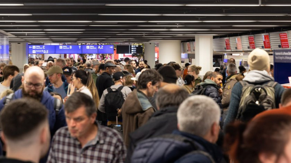 Хаос по летищата, хиляди пътници блокирани! Какво се случи | StandartNews.com