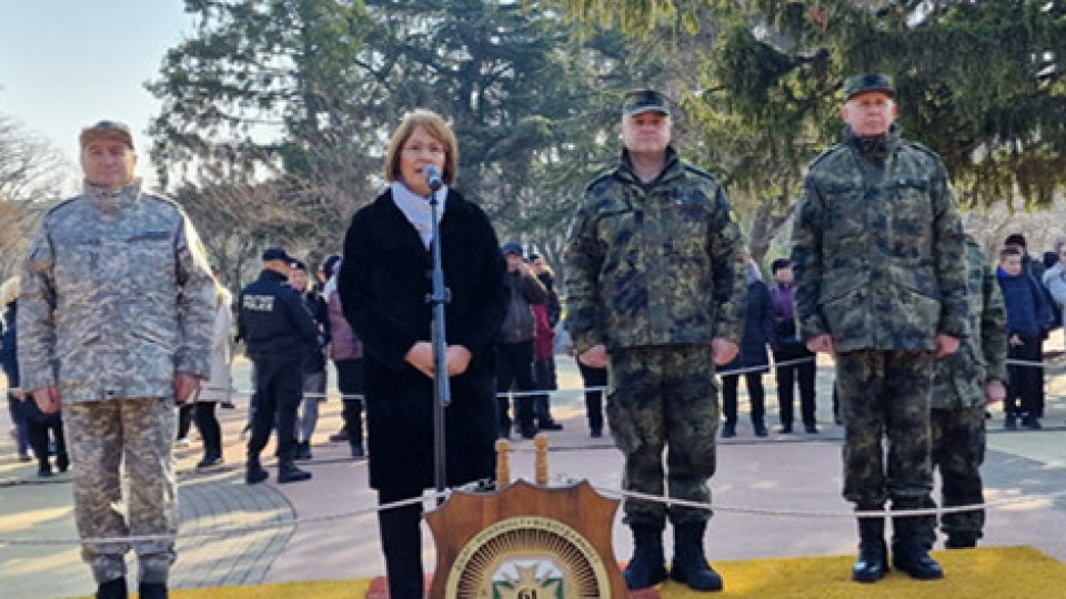 Кметът на Казанлък пожела успех на военната мисия в Босна и Херцеговина „Алтеа“ | StandartNews.com