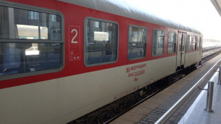 Влакът Добрич-София катастрофира, има пострадали