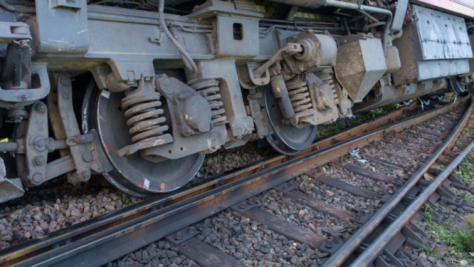 Кошмар в Карловско заради дерайлирал влак | StandartNews.com