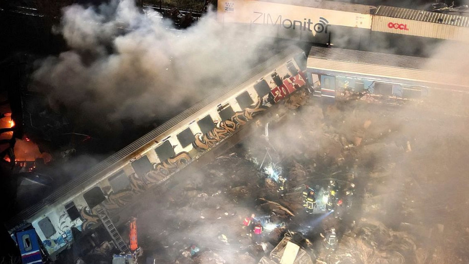 Ужасени оцелели разказват за влаковата катастрофа в Гърция | StandartNews.com