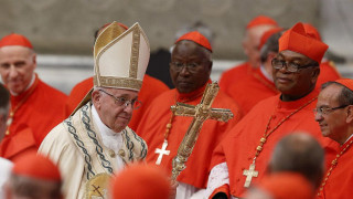 Папата удари шамар на кардиналите, взима им привилегии