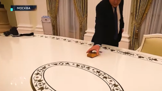 Ето какво прави тайният бутон на бюрото на Путин