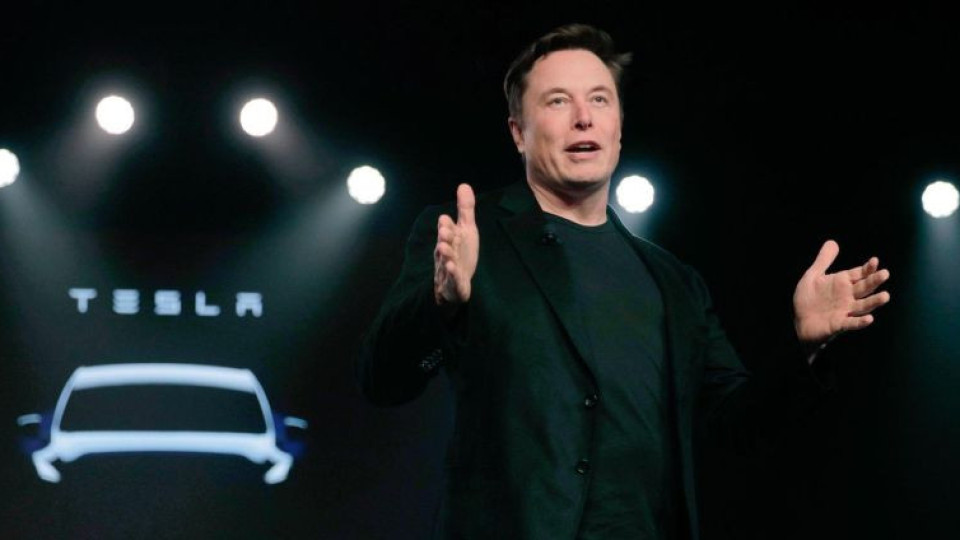 Илон Мъск зарадва шофьорите, голяма промяна при колите Тесла | StandartNews.com