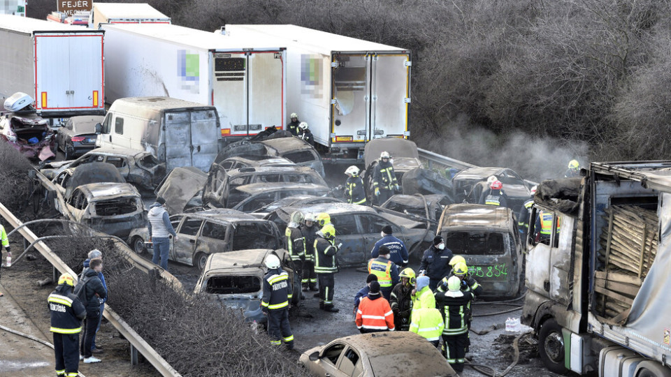 42 коли се нанизаха във верижна катастрофа, има ранени | StandartNews.com