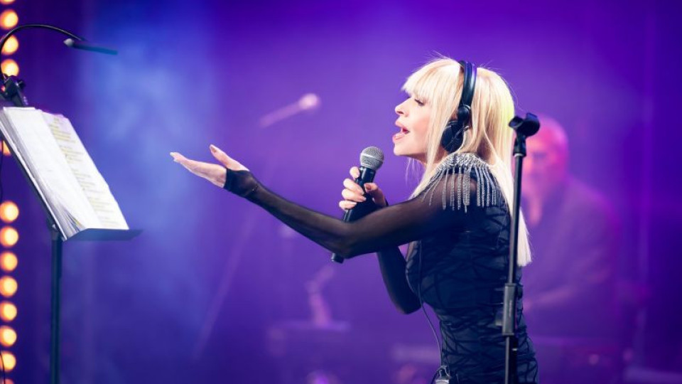 Лили Иванова развълнува феновете с концерти в две поредни вечери | StandartNews.com