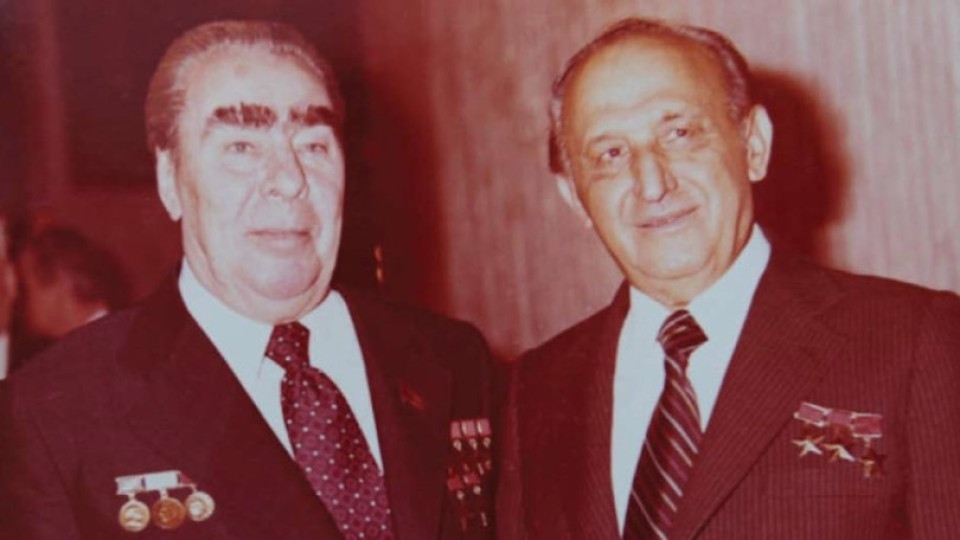 Брежнев донесе уникален подарък на Политбюро. Какво му даде Живков | StandartNews.com