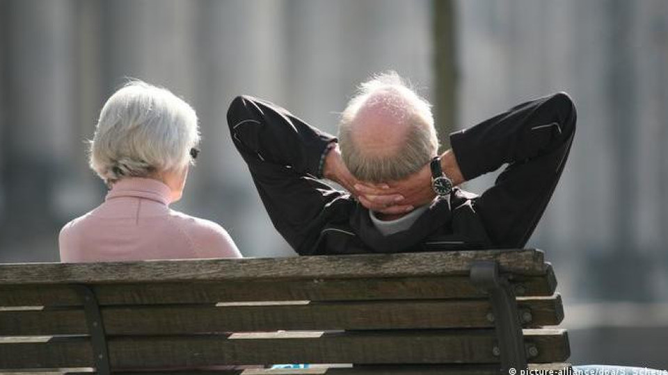 Какво става с парите за пенсии? Тревожни данни | StandartNews.com