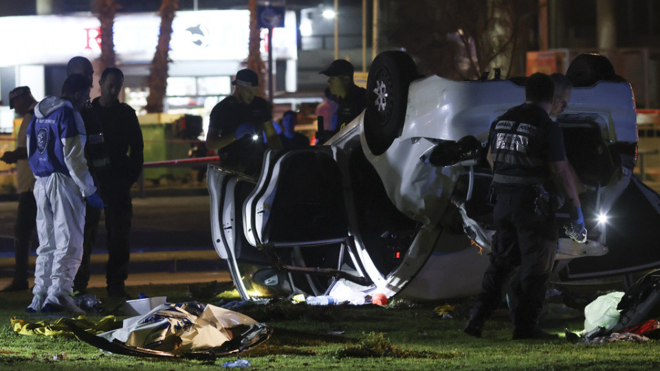 Ужас в Тел Авив! Кола се вряза в хора в парк | StandartNews.com