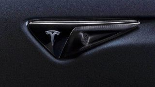 Адвокати погват Tesla заради скандал с видеоклипове от колите