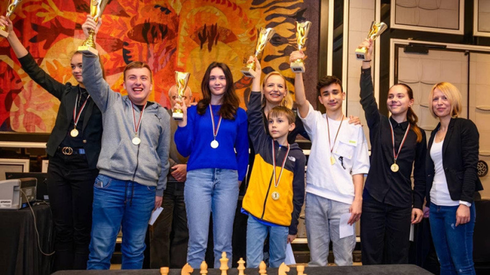 Дейзи Ланг награди най-добрите ни младежи в шаха на бляскава церемония в хотел "Маринела" | StandartNews.com