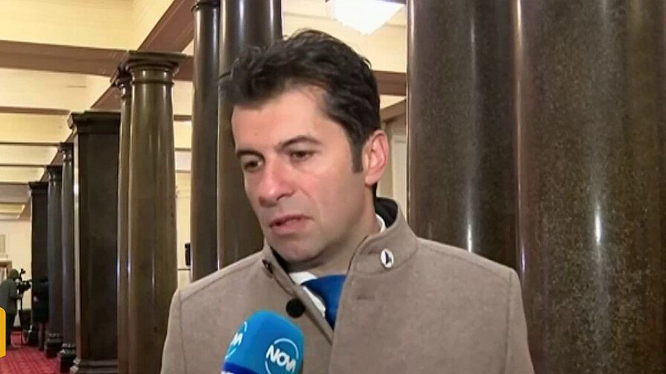 Петков внесе папка със закони и ентусиазъм в парламента | StandartNews.com