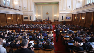 Провал! Парламентът си даде ваканция до след Великден