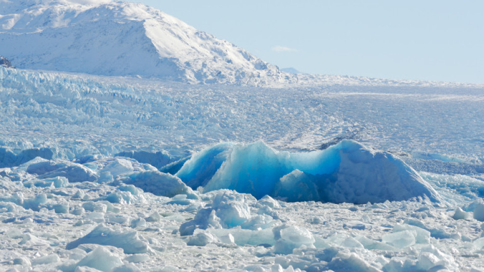 Голяма заплаха дебне под леда в Арктика. Учените в паника | StandartNews.com