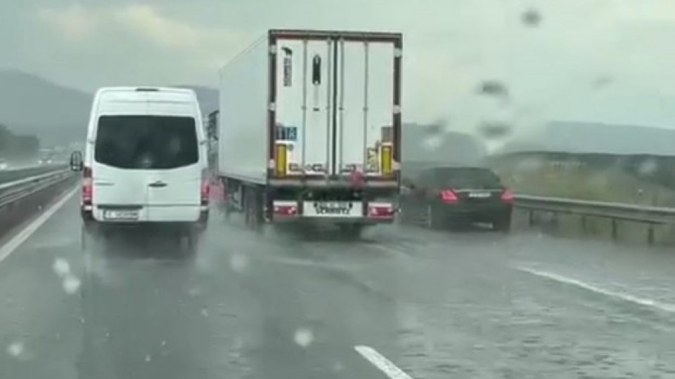 На магистрала "Тракия" стана страшно. Колите спират | StandartNews.com