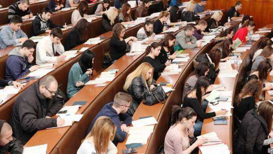 Решено! По-високи стипендии за студентите | StandartNews.com