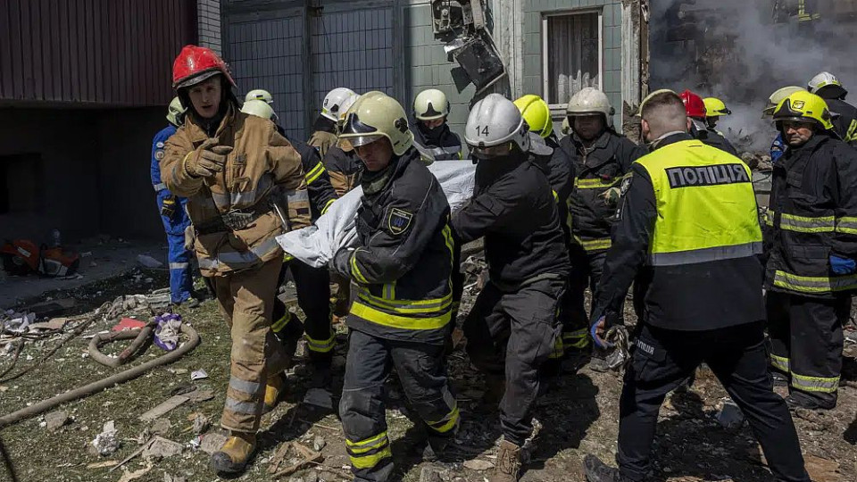 Ужас! Нови цивилни жертви на руските удари в Украйна | StandartNews.com