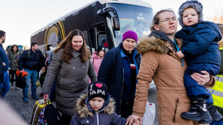 Истина ли е? Какви пари дават на бежанци у нас