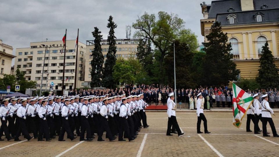 Започна парадът за Гергьовден (ГЛЕДАЙТЕ НА ЖИВО) | StandartNews.com