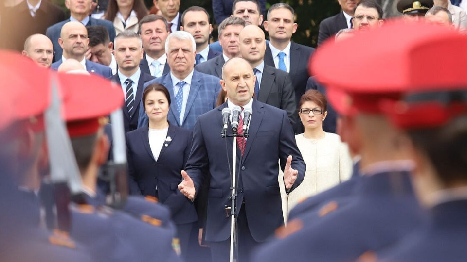 Президентът Радев с остри думи навръх празника на армията | StandartNews.com