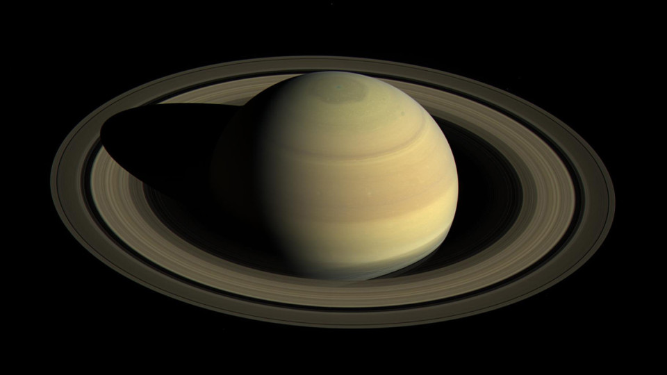 Учени разгадаха голяма тайна на планетата Сатурн | StandartNews.com