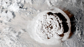 Миналогодишното мощно изригване на вулкан край островите Тонга създало плазмени мехури в йоносферата
