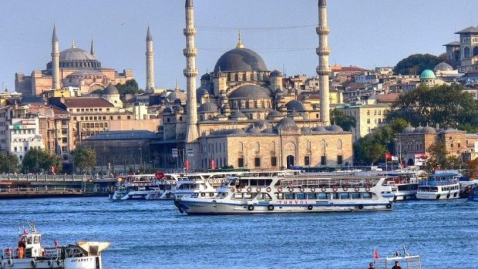 Невиждан юруш на туристи за Турция | StandartNews.com