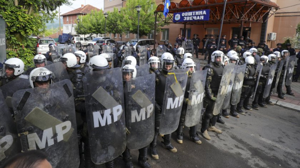Напрежението в Северно Косово расте. Сълзотворен газ | StandartNews.com